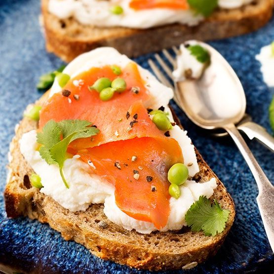 SMOKED SALMON CROSTINI